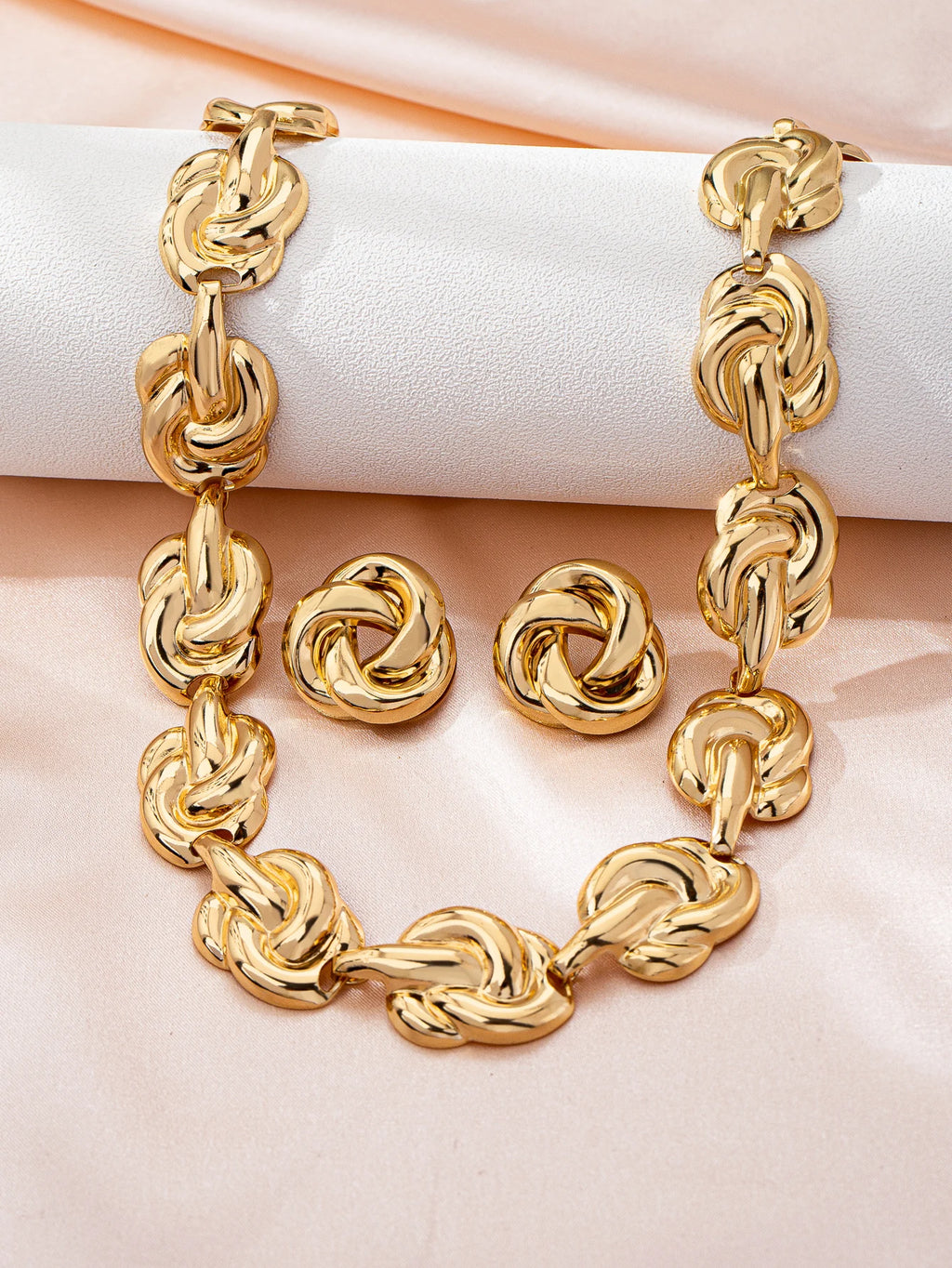 Elegant and Versatile Summer Luxury High-End Women's Metal Jewelry Set