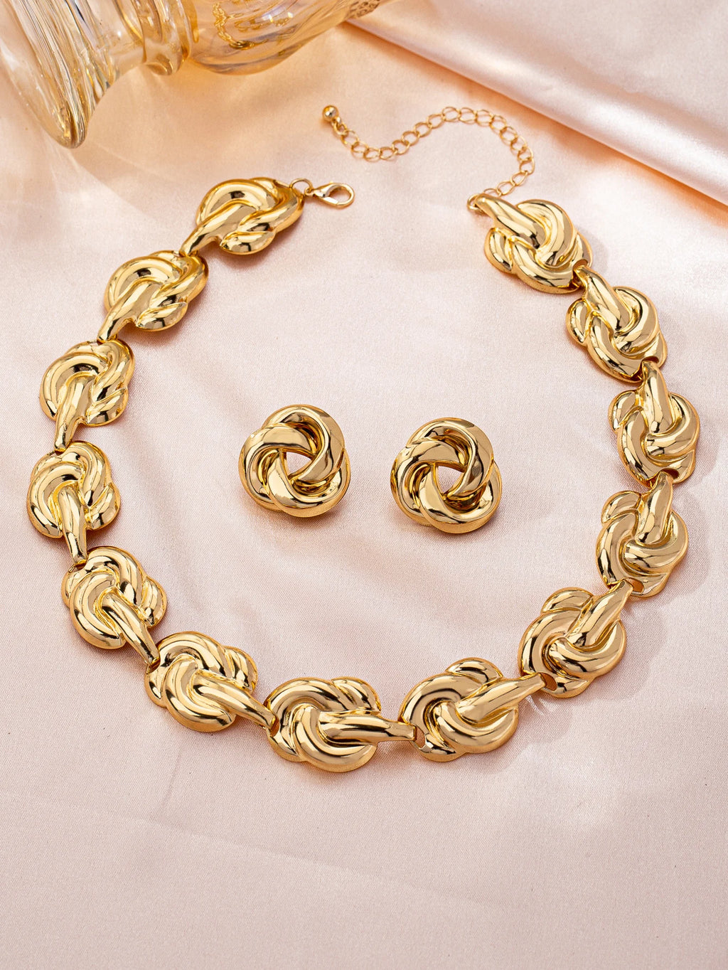 Elegant and Versatile Summer Luxury High-End Women's Metal Jewelry Set
